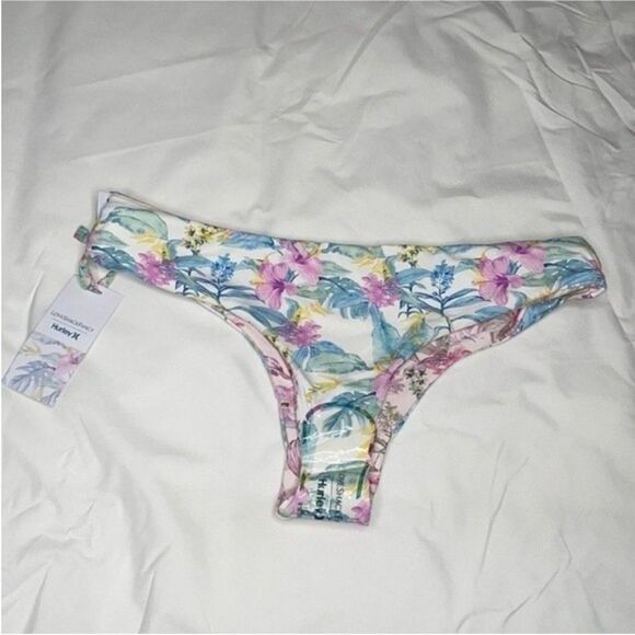 LoveShackFancy Womens Size Large
HAWAIIAN HIBISCUS RVSB HIPSTER - Picture 4 of 13